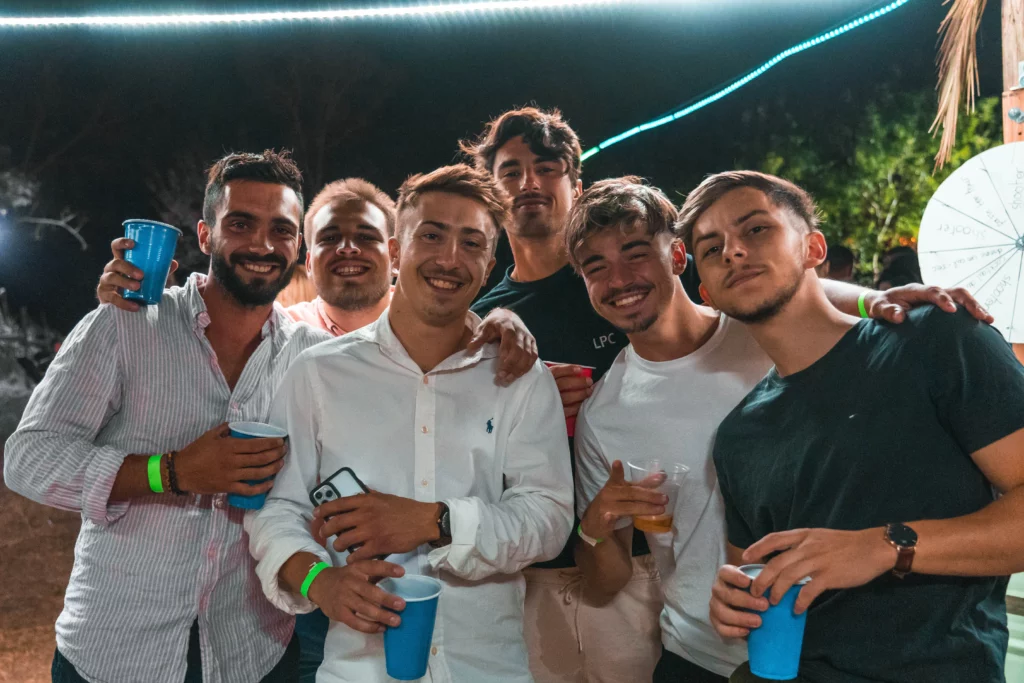 L&rsquo;enclos – Mâles Fêtards – 16
